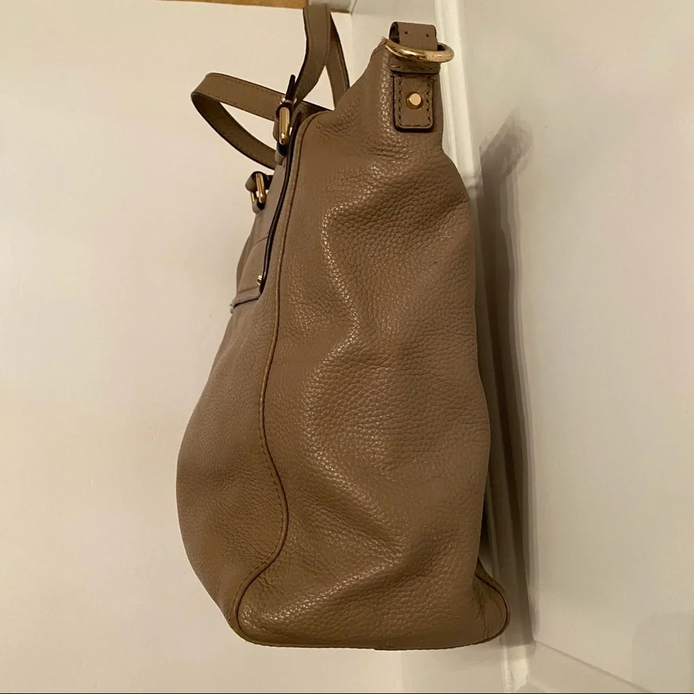 MICHAEL KORS BAG TOTE LONG STRAP TAUPE TAN GRAY PEBBLED LEATHER ZIP TOP